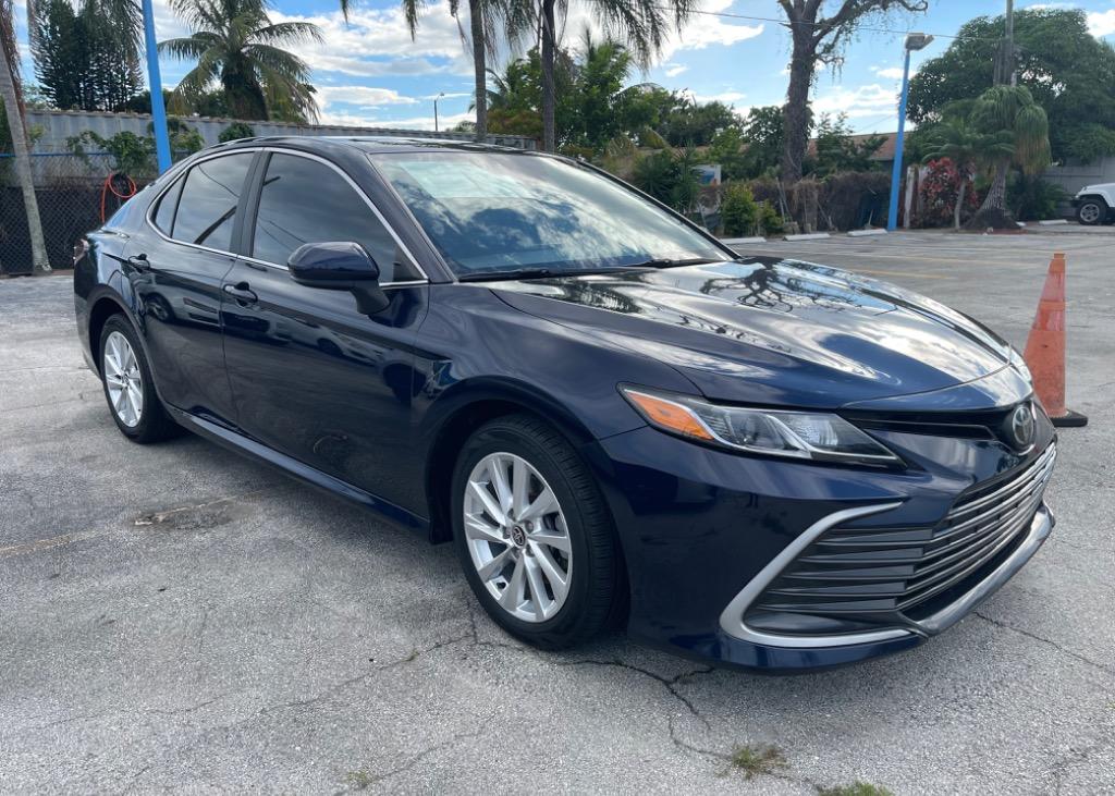 2021 Toyota Camry LE photo 3