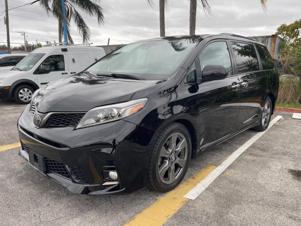 Toyota Sienna's photo