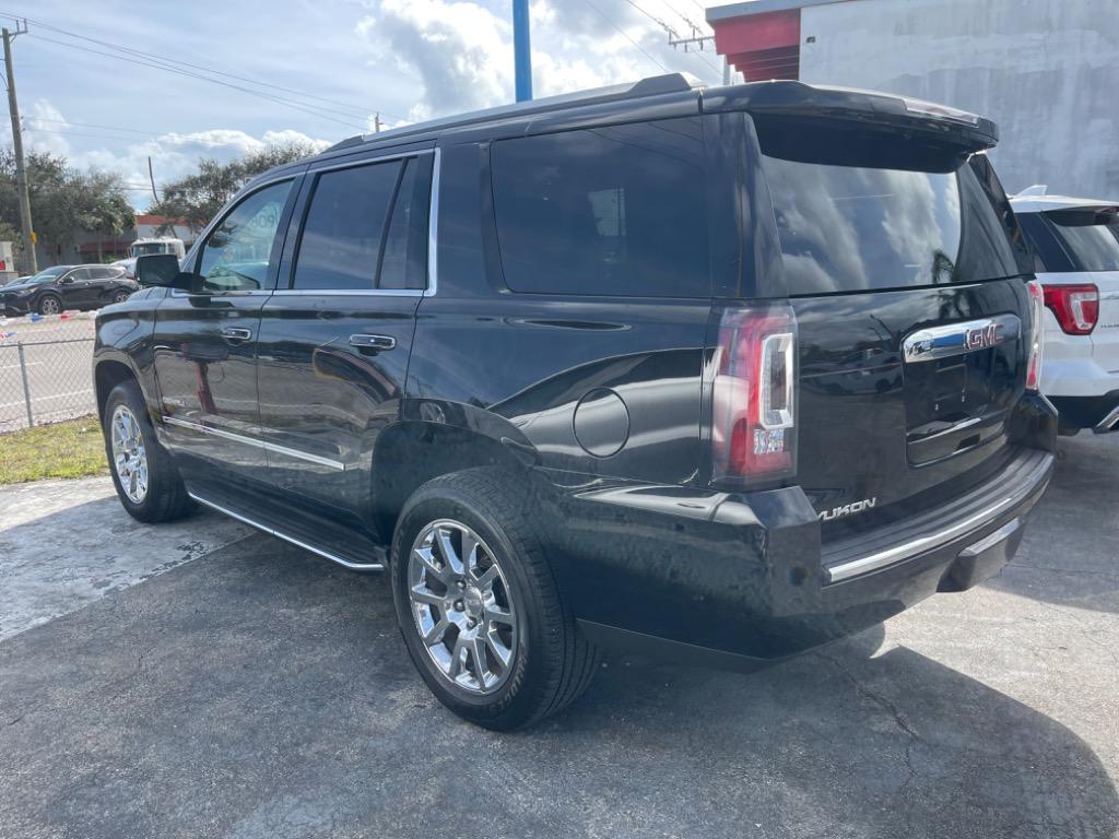 2018 GMC Yukon Denali photo 4