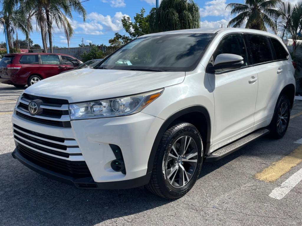 Toyota Highlander's photo