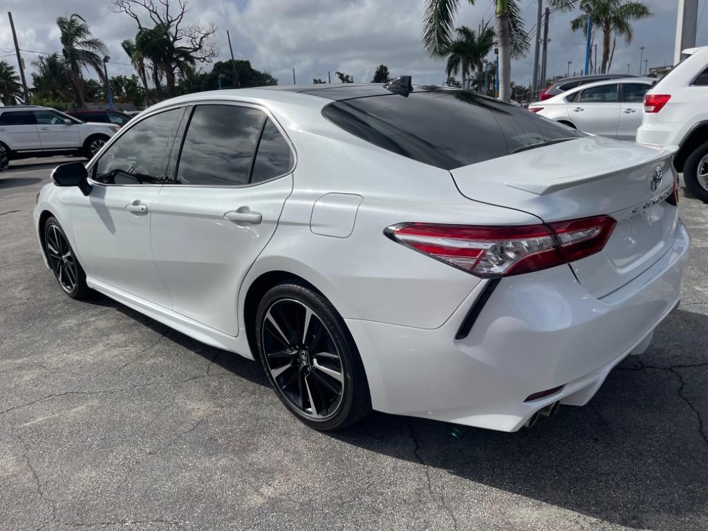 2020 Toyota Camry XSE photo 4